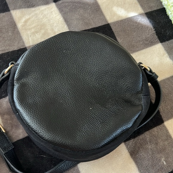 A circular small purse - Picture 2 of 2
